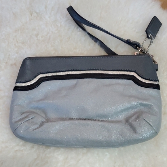 Coach Black and Gray Clutch Wristlet with Sleek Design - Picture 5 of 11